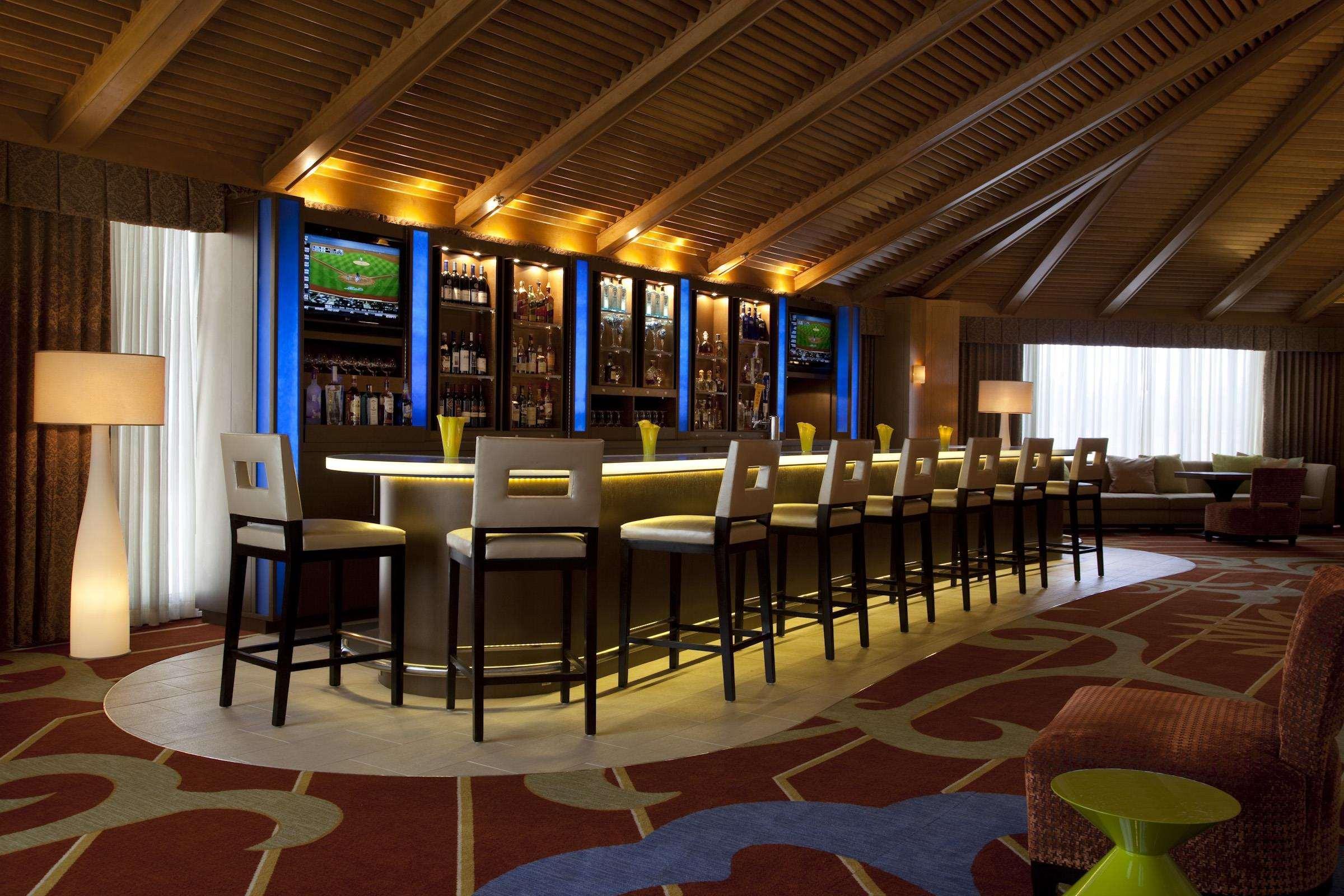 Doubletree By Hilton Hotel Houston Greenway Plaza Exterior foto