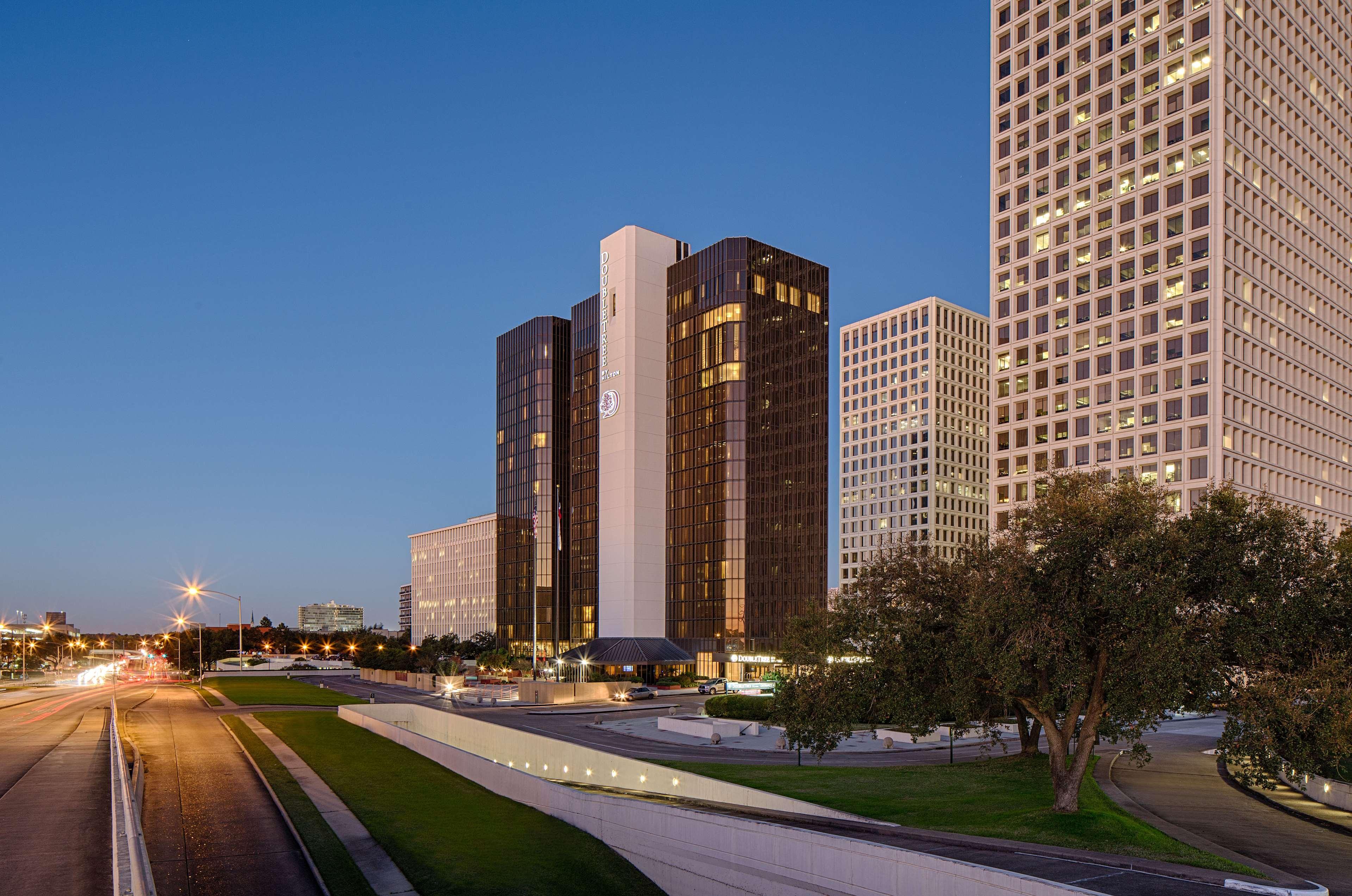 Doubletree By Hilton Hotel Houston Greenway Plaza Exterior foto